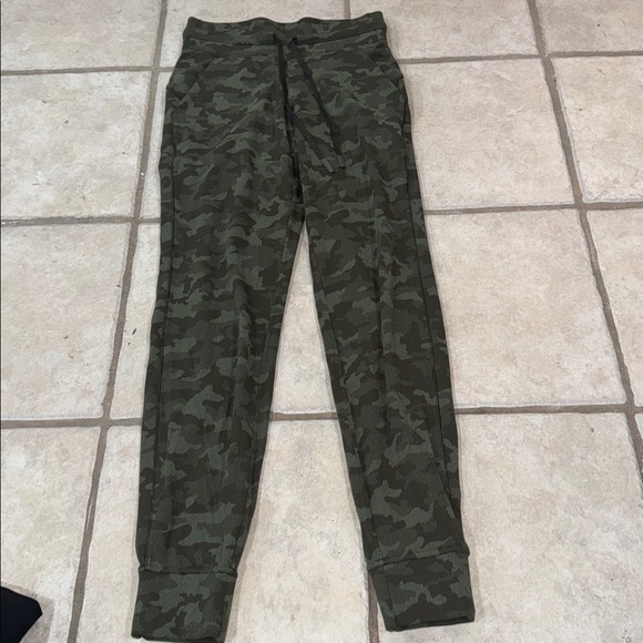 Lululemon - Picture 2 of 4